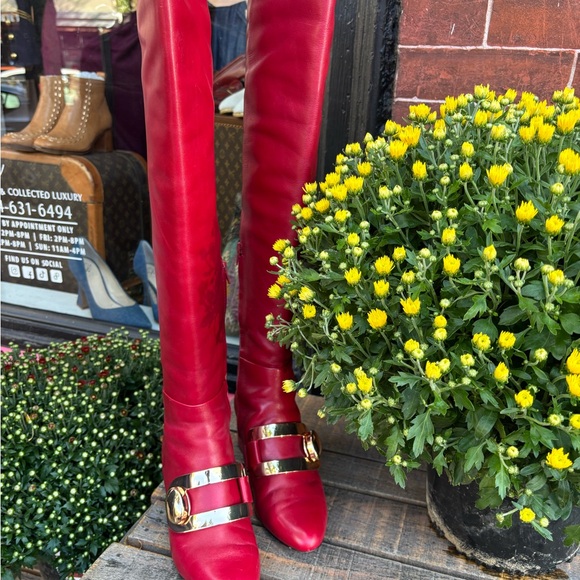 Elegant Red Over-the-Knee Boots with Gold Buckle - Picture 1 of 7